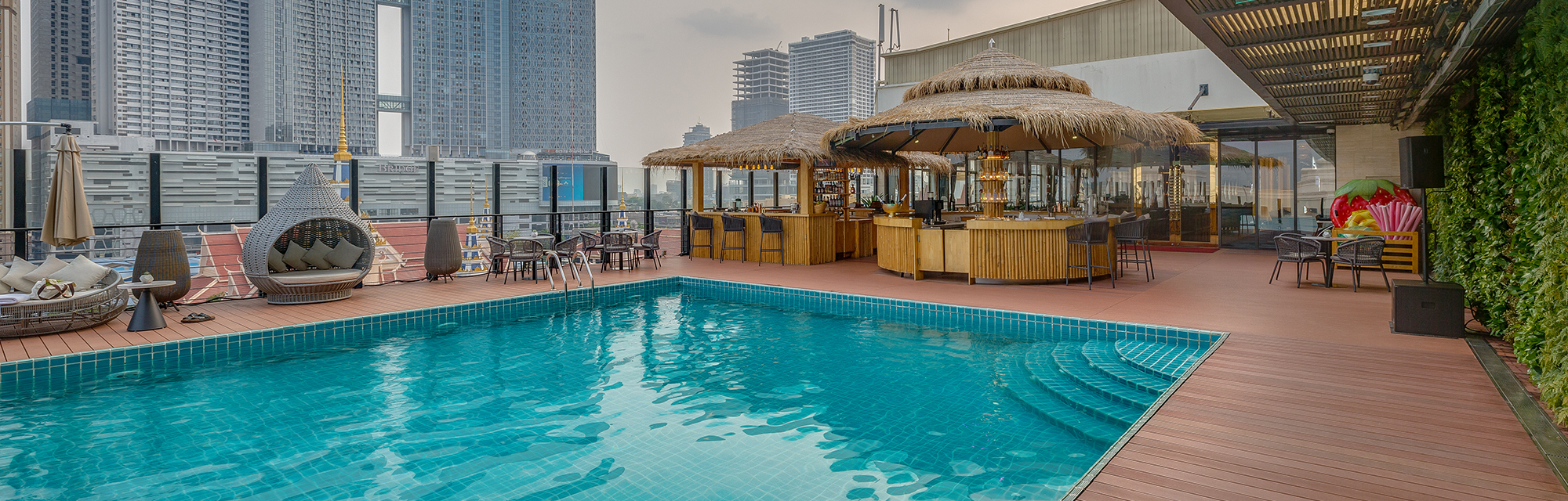 AMRET PALACE POOL BAR